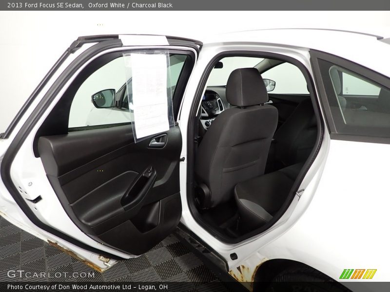 Oxford White / Charcoal Black 2013 Ford Focus SE Sedan