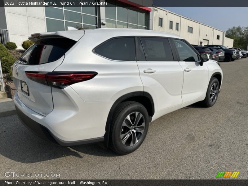 Wind Chill Pearl / Graphite 2023 Toyota Highlander XLE