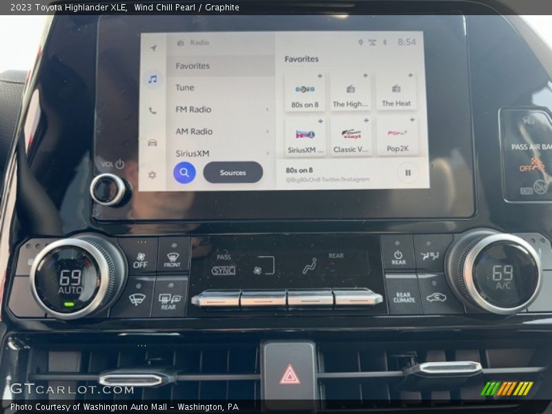 Wind Chill Pearl / Graphite 2023 Toyota Highlander XLE