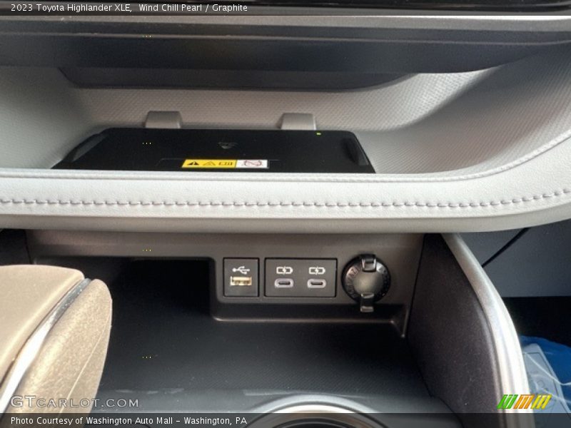 Wind Chill Pearl / Graphite 2023 Toyota Highlander XLE