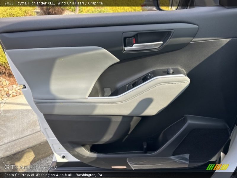 Wind Chill Pearl / Graphite 2023 Toyota Highlander XLE