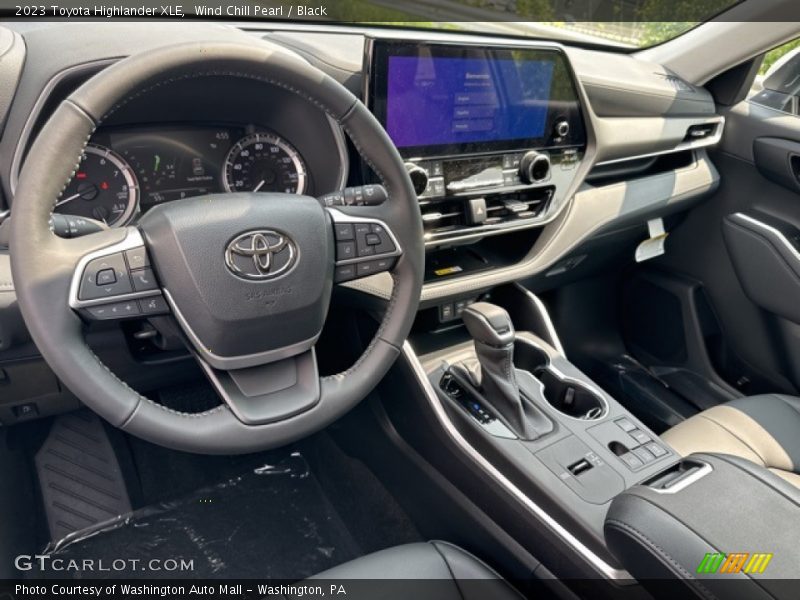 Wind Chill Pearl / Black 2023 Toyota Highlander XLE