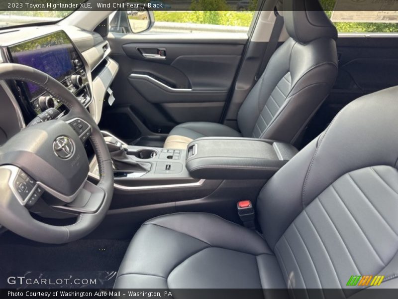Wind Chill Pearl / Black 2023 Toyota Highlander XLE