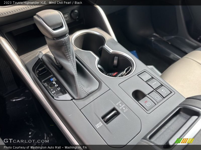 Wind Chill Pearl / Black 2023 Toyota Highlander XLE