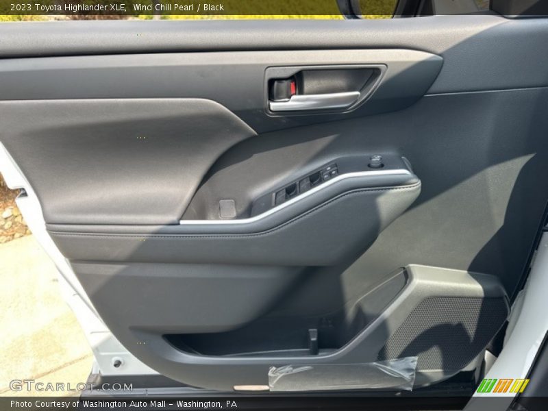Wind Chill Pearl / Black 2023 Toyota Highlander XLE