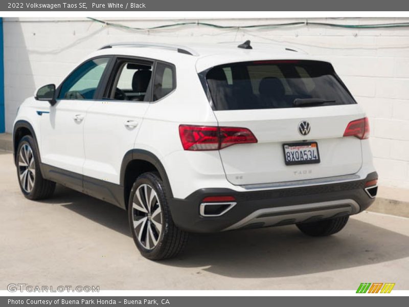 Pure White / Black 2022 Volkswagen Taos SE
