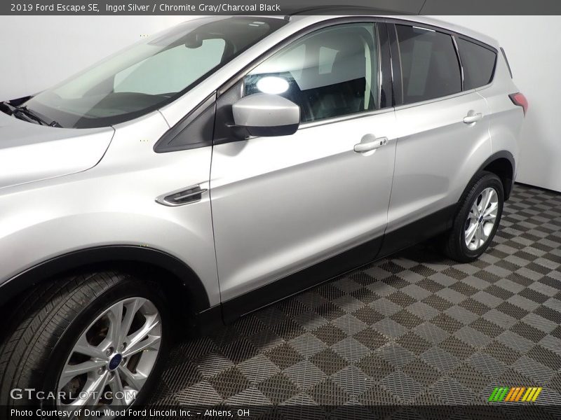 Ingot Silver / Chromite Gray/Charcoal Black 2019 Ford Escape SE