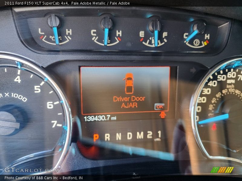 Pale Adobe Metallic / Pale Adobe 2011 Ford F150 XLT SuperCab 4x4