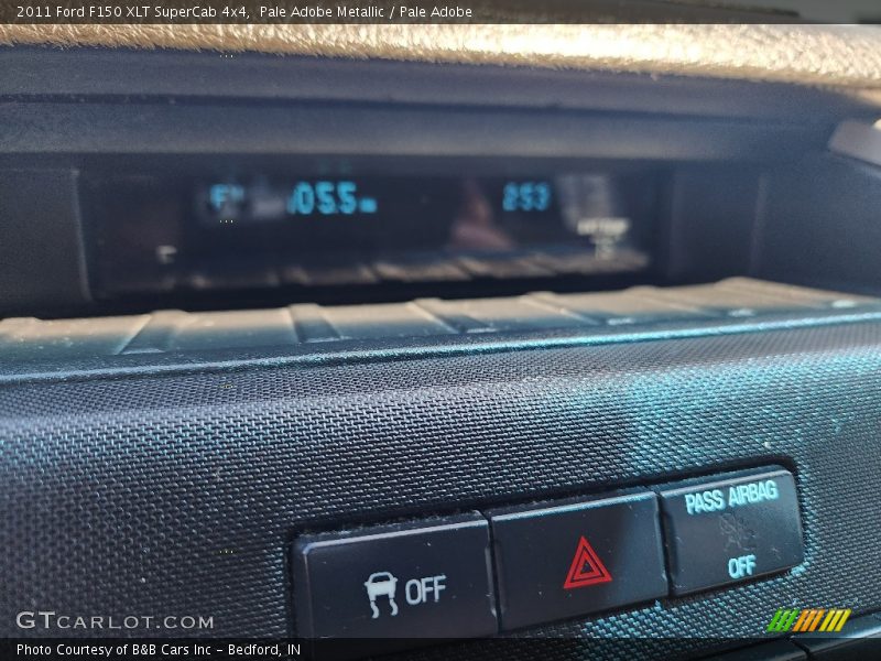 Pale Adobe Metallic / Pale Adobe 2011 Ford F150 XLT SuperCab 4x4
