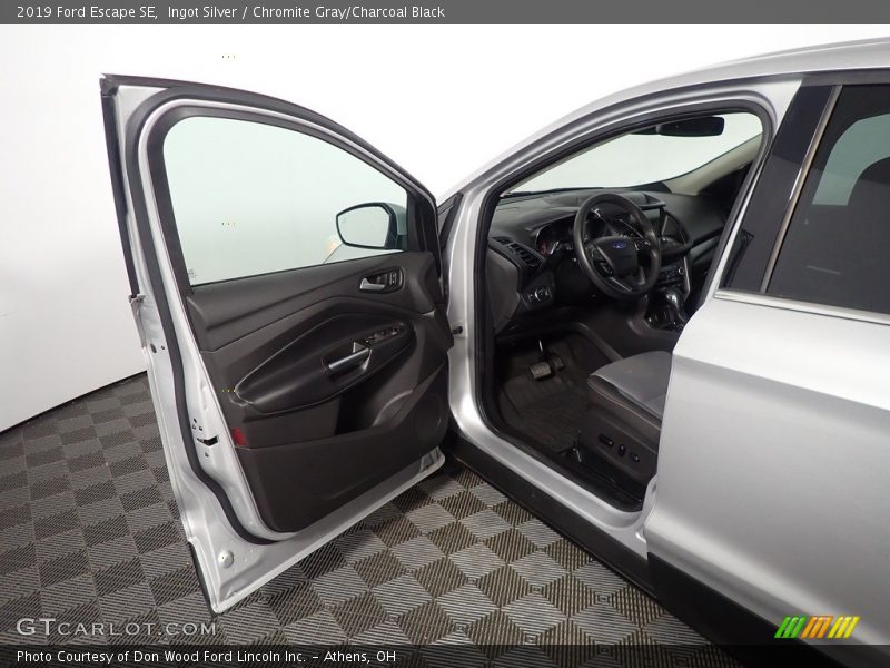 Ingot Silver / Chromite Gray/Charcoal Black 2019 Ford Escape SE