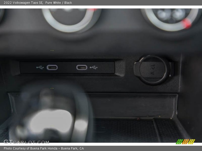 Pure White / Black 2022 Volkswagen Taos SE