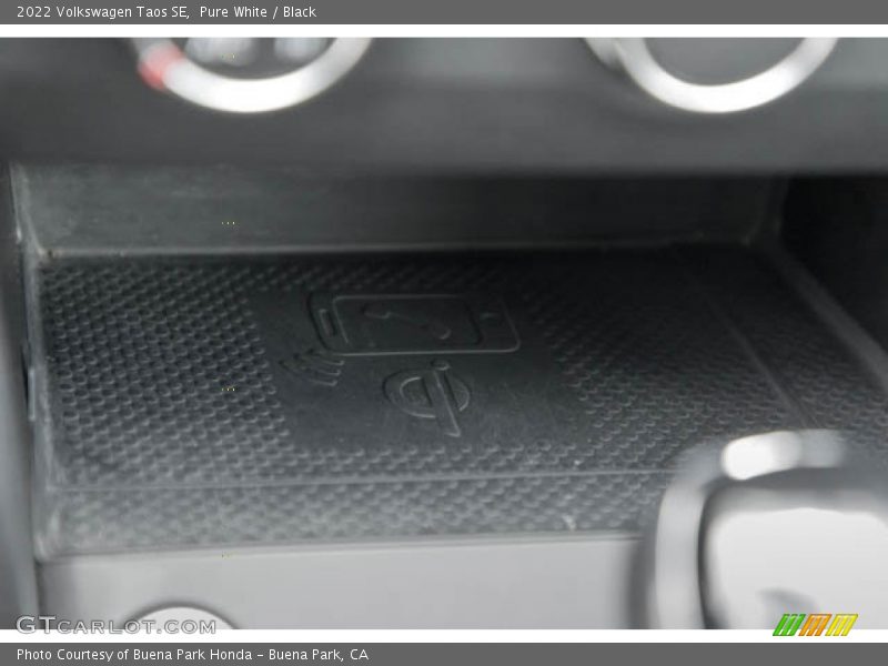 Pure White / Black 2022 Volkswagen Taos SE