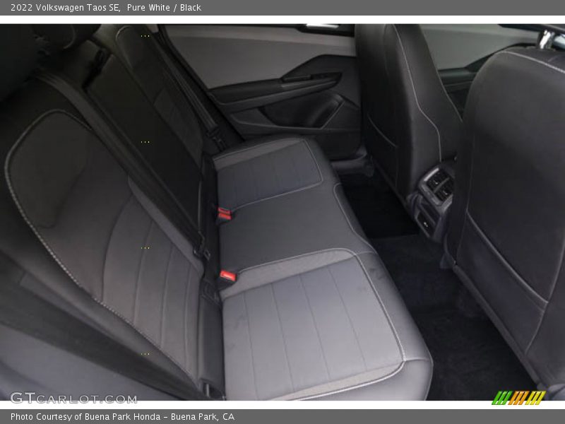 Pure White / Black 2022 Volkswagen Taos SE
