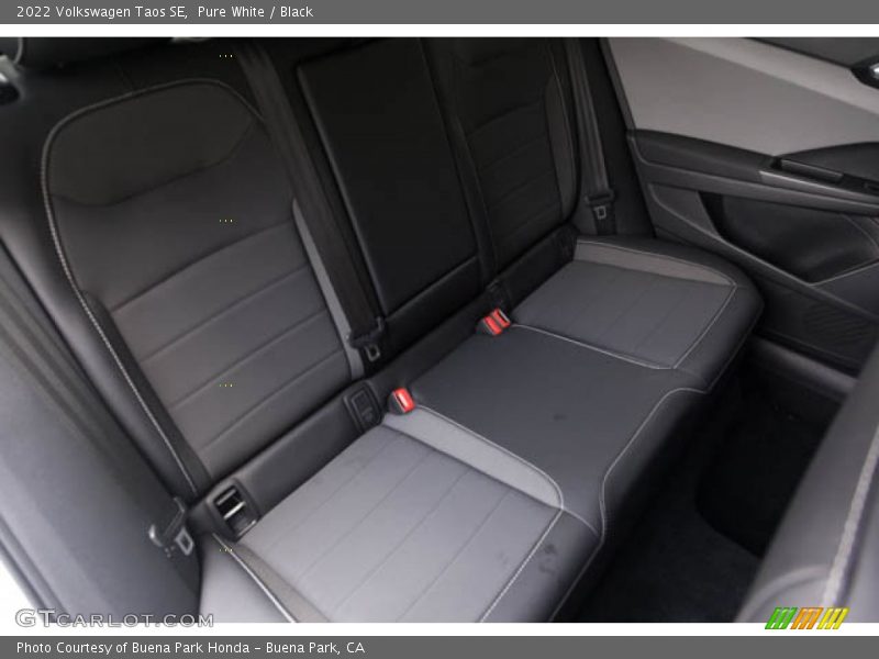 Pure White / Black 2022 Volkswagen Taos SE