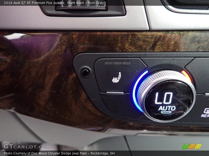 Controls of 2019 Q7 45 Premium Plus quattro