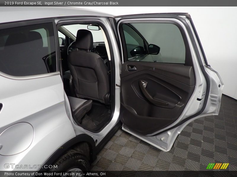 Ingot Silver / Chromite Gray/Charcoal Black 2019 Ford Escape SE