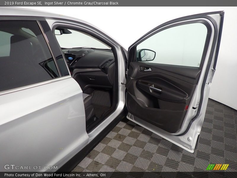Ingot Silver / Chromite Gray/Charcoal Black 2019 Ford Escape SE
