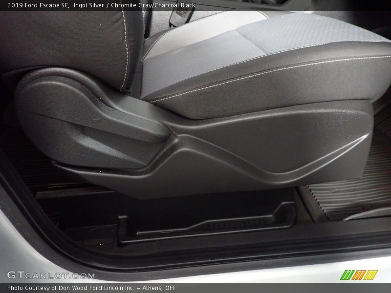 Ingot Silver / Chromite Gray/Charcoal Black 2019 Ford Escape SE
