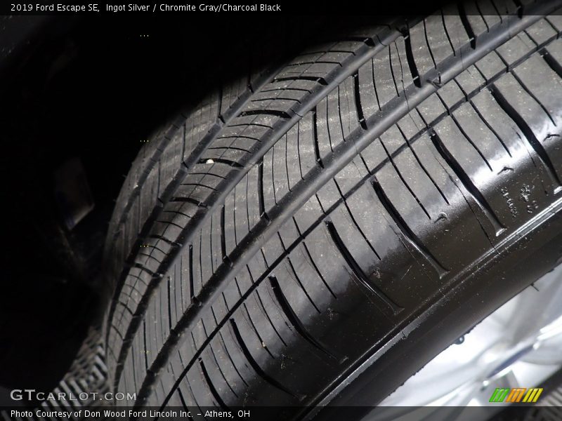 Ingot Silver / Chromite Gray/Charcoal Black 2019 Ford Escape SE