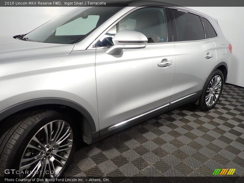 Ingot Silver / Terracotta 2016 Lincoln MKX Reserve FWD