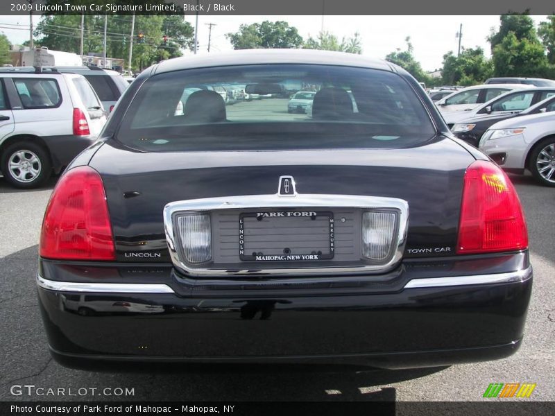 Black / Black 2009 Lincoln Town Car Signature Limited