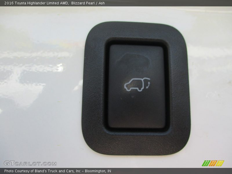 Blizzard Pearl / Ash 2016 Toyota Highlander Limited AWD