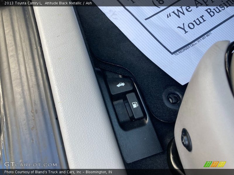 Attitude Black Metallic / Ash 2013 Toyota Camry L