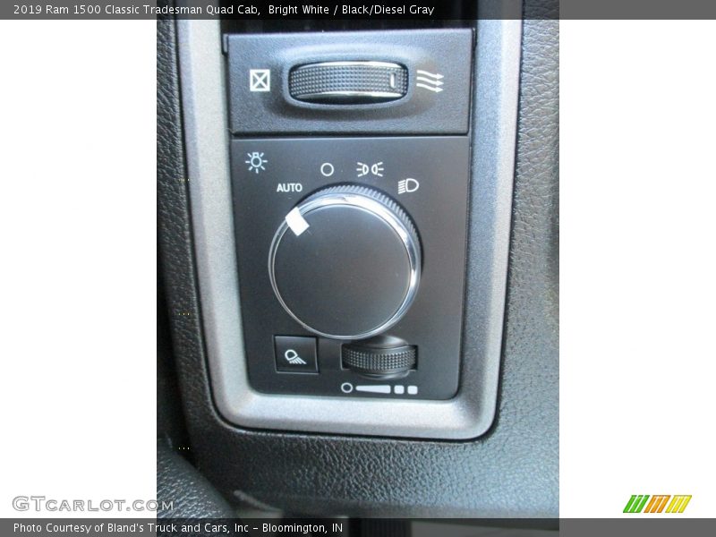 Bright White / Black/Diesel Gray 2019 Ram 1500 Classic Tradesman Quad Cab