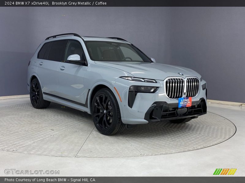 Front 3/4 View of 2024 X7 xDrive40i
