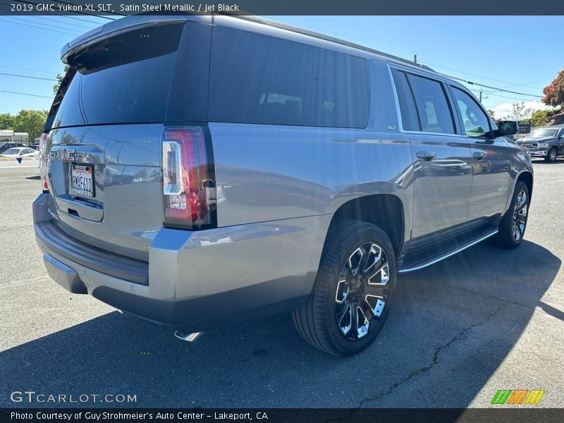 Satin Steel Metallic / Jet Black 2019 GMC Yukon XL SLT