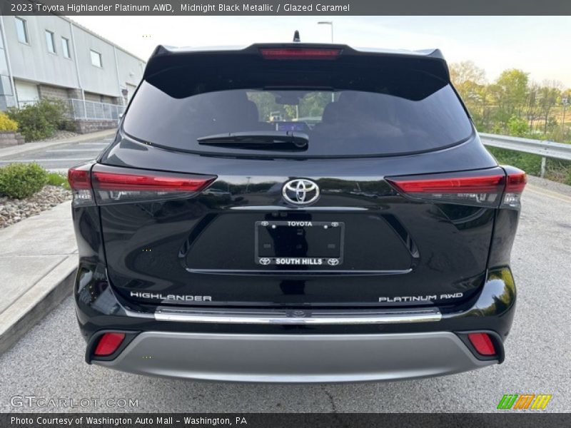 Midnight Black Metallic / Glazed Caramel 2023 Toyota Highlander Platinum AWD