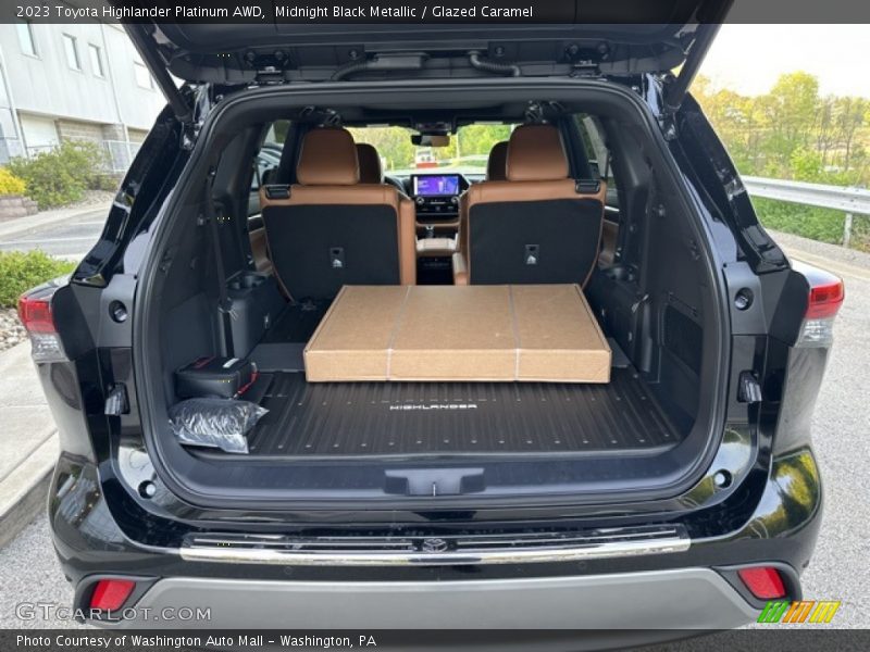 Midnight Black Metallic / Glazed Caramel 2023 Toyota Highlander Platinum AWD