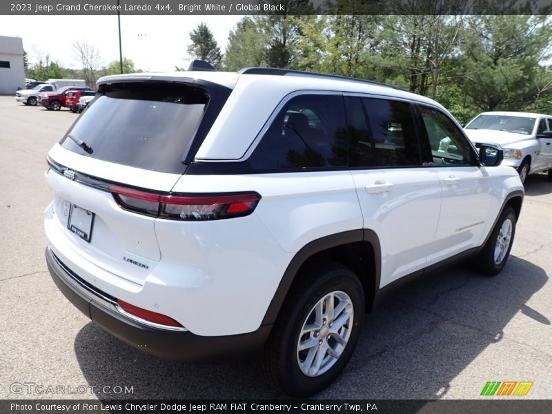 Bright White / Global Black 2023 Jeep Grand Cherokee Laredo 4x4