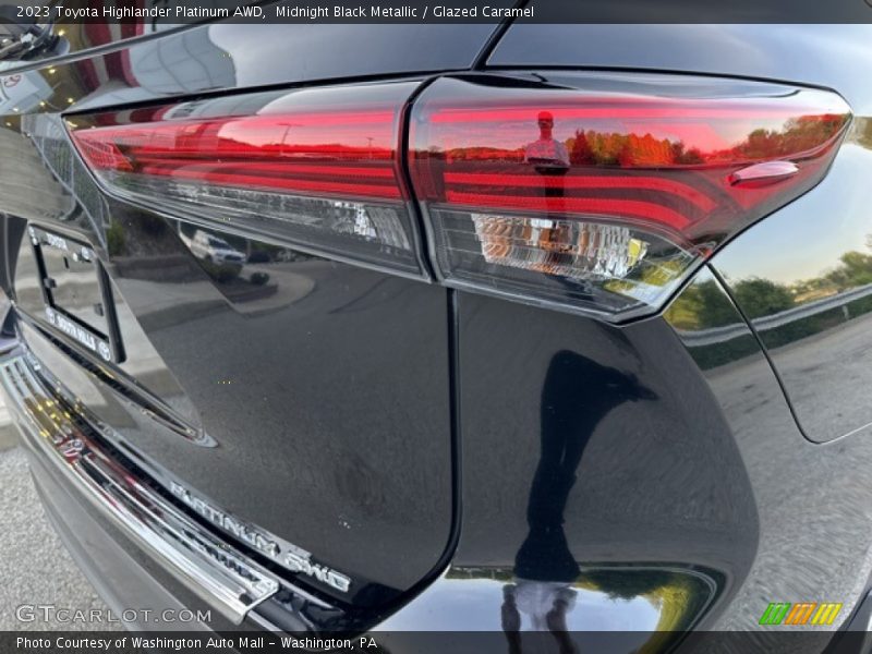 Midnight Black Metallic / Glazed Caramel 2023 Toyota Highlander Platinum AWD