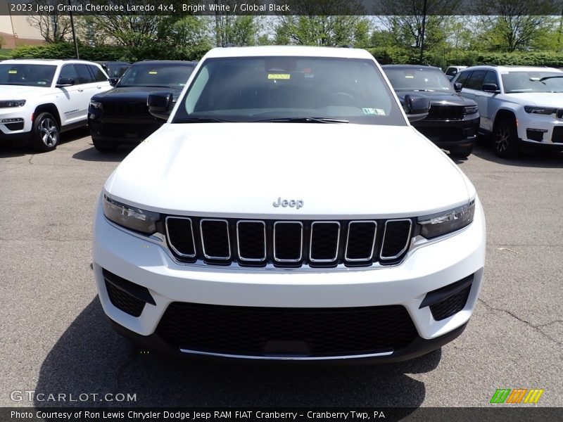 Bright White / Global Black 2023 Jeep Grand Cherokee Laredo 4x4