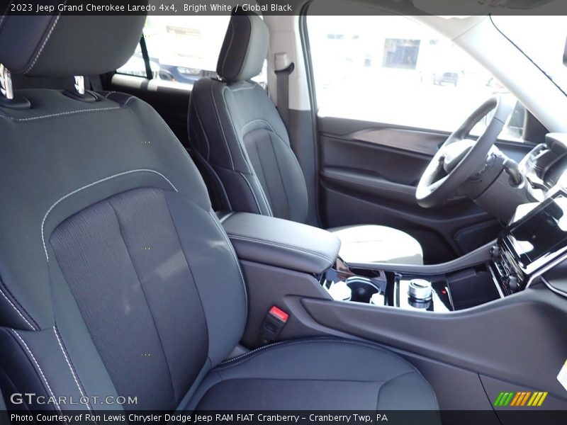 Bright White / Global Black 2023 Jeep Grand Cherokee Laredo 4x4