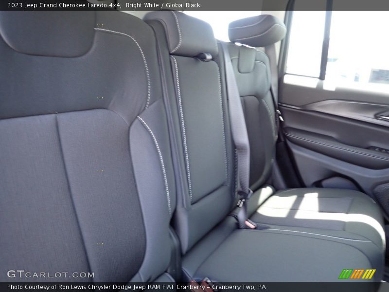 Bright White / Global Black 2023 Jeep Grand Cherokee Laredo 4x4