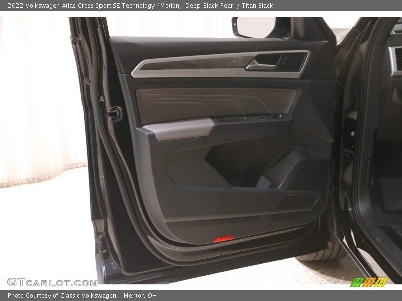 Door Panel of 2022 Atlas Cross Sport SE Technology 4Motion
