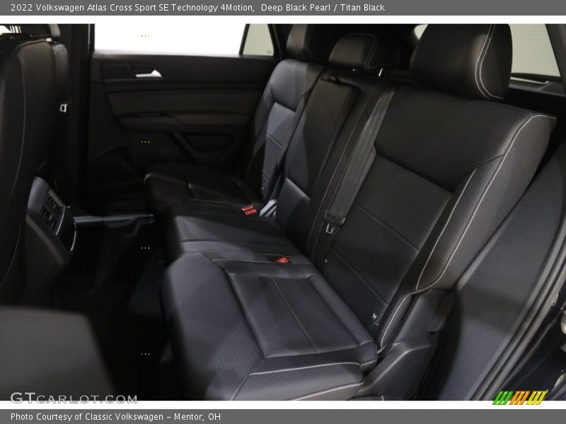 Deep Black Pearl / Titan Black 2022 Volkswagen Atlas Cross Sport SE Technology 4Motion