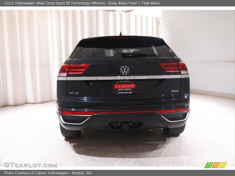 Deep Black Pearl / Titan Black 2022 Volkswagen Atlas Cross Sport SE Technology 4Motion