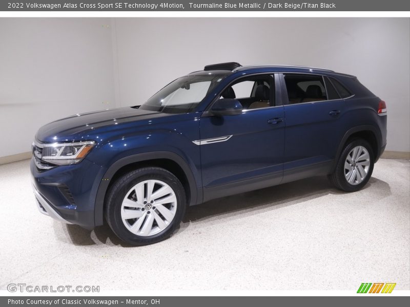Front 3/4 View of 2022 Atlas Cross Sport SE Technology 4Motion