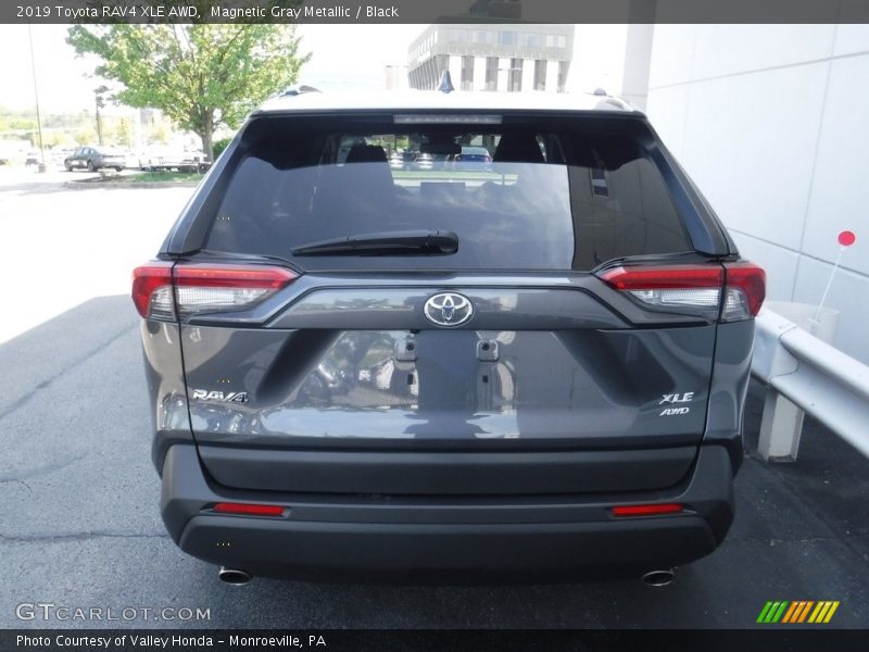 Magnetic Gray Metallic / Black 2019 Toyota RAV4 XLE AWD