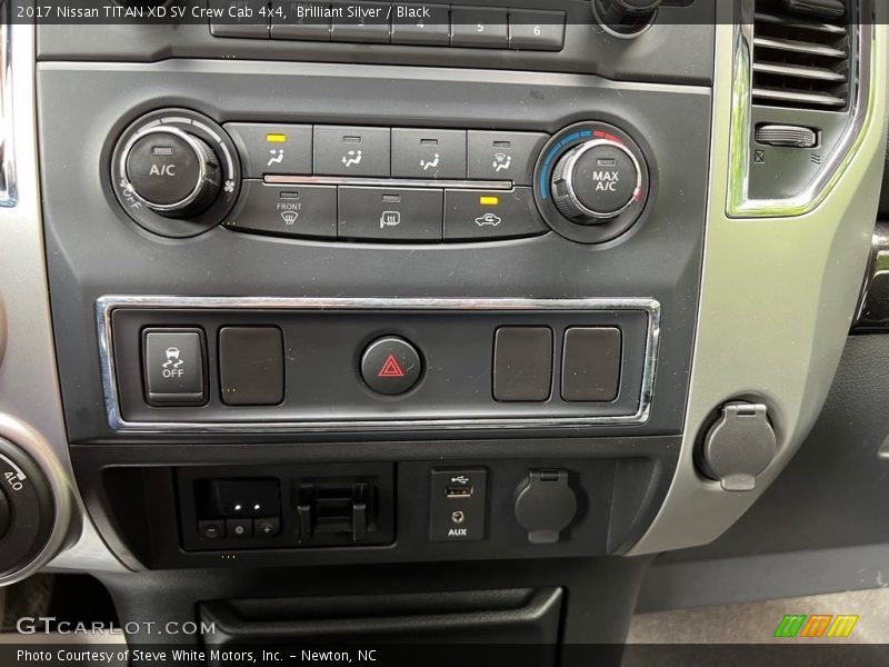 Controls of 2017 TITAN XD SV Crew Cab 4x4