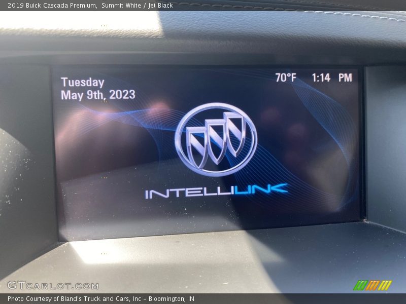 Summit White / Jet Black 2019 Buick Cascada Premium
