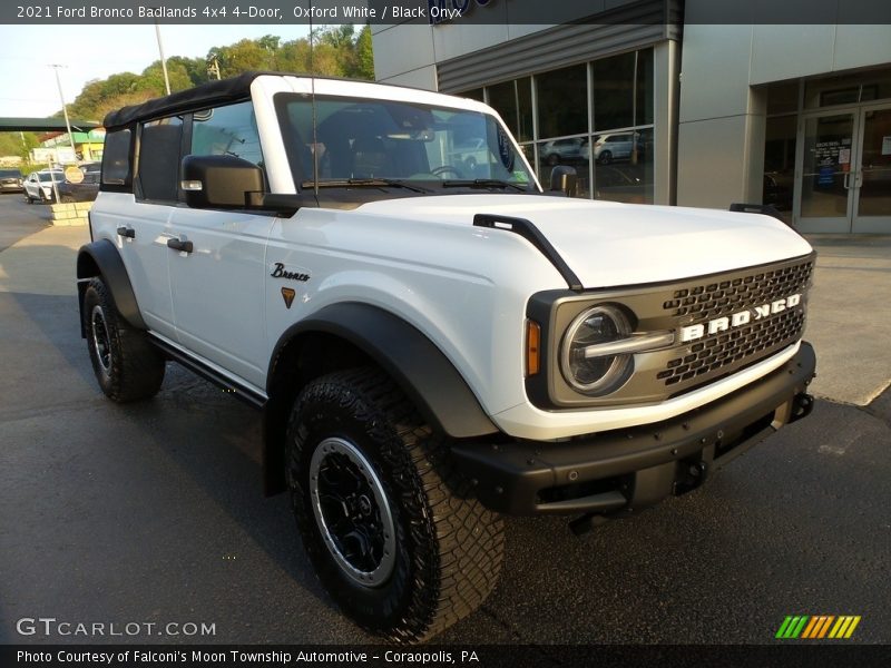 Oxford White / Black Onyx 2021 Ford Bronco Badlands 4x4 4-Door