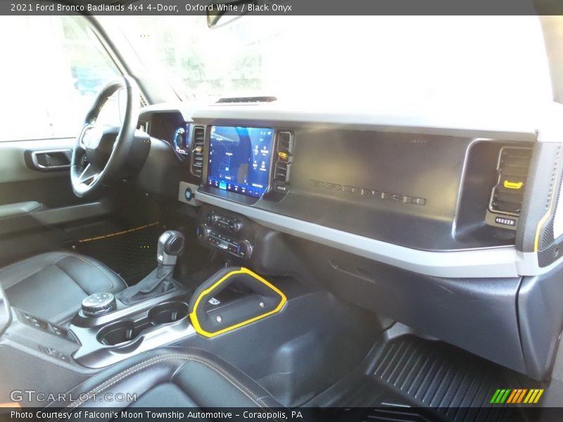 Oxford White / Black Onyx 2021 Ford Bronco Badlands 4x4 4-Door