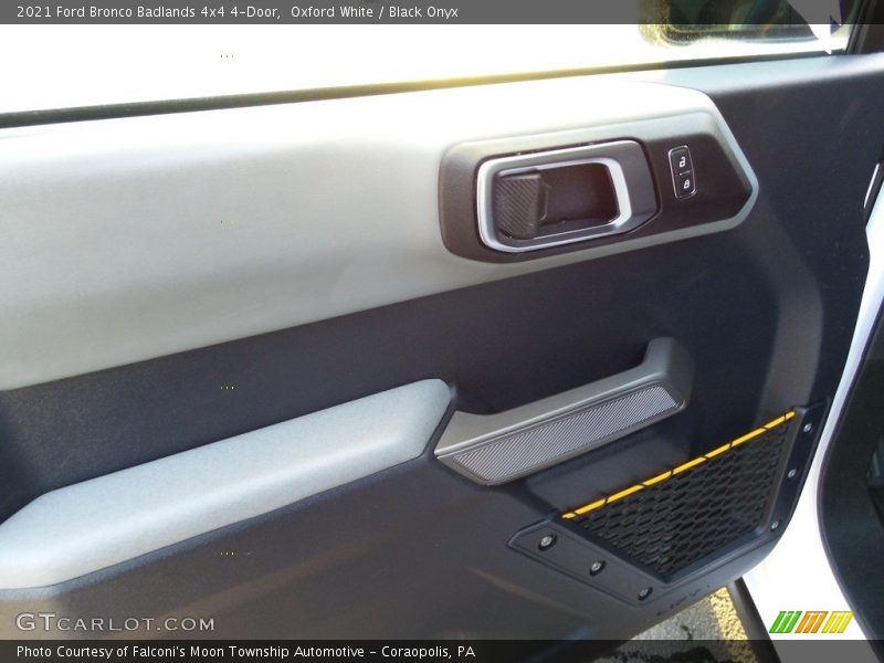 Oxford White / Black Onyx 2021 Ford Bronco Badlands 4x4 4-Door
