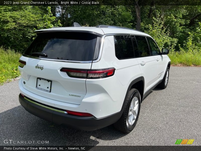 Bright White / Global Black 2023 Jeep Grand Cherokee L Laredo