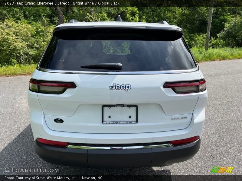 Bright White / Global Black 2023 Jeep Grand Cherokee L Laredo