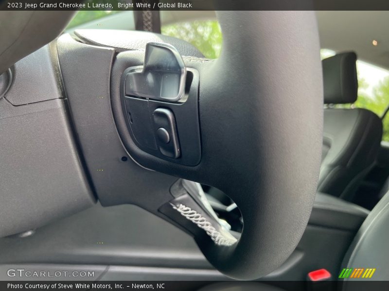 Bright White / Global Black 2023 Jeep Grand Cherokee L Laredo